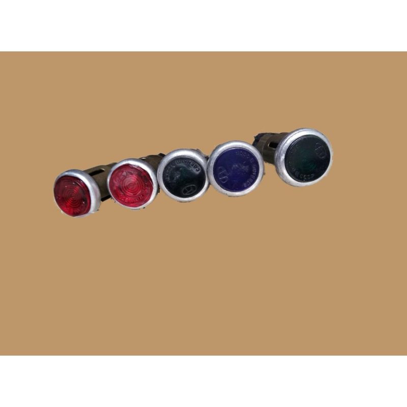 ГЛАЗКИ З ЛАМНОЧКОЮ В ПАНЕЛЬ ПРИБРОВ НА МОТОЦИКМТ (ДНІПР) СРСР КОМПЛ.5 ШТ ГЛАЗКИ З ЛАМНОЧКОЮ В ПАНЕЛЬ ПРИБРОВ НА МОТОЦИКМТ (ДНІПР) СРСР КОМПЛ.5 ШТ